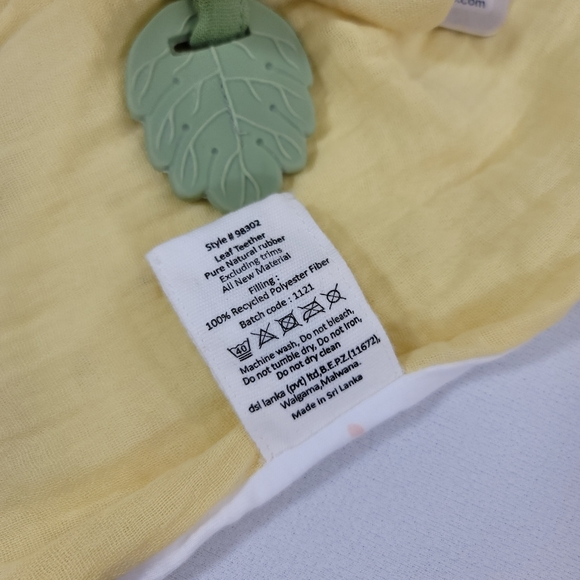 Tikiri Giraffe Lovey Security Blanket With Teether - Picture 6 of 10